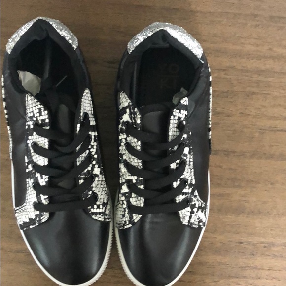 Yoki Sneakers - Picture 7 of 8